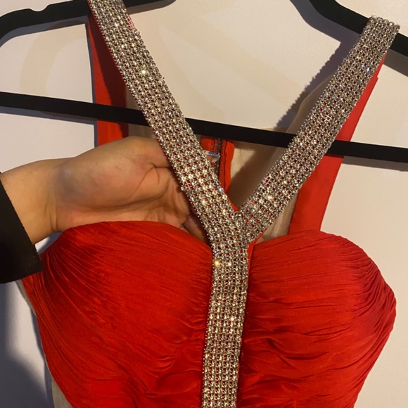 Fire red beauty prom dress - Picture 4 of 7